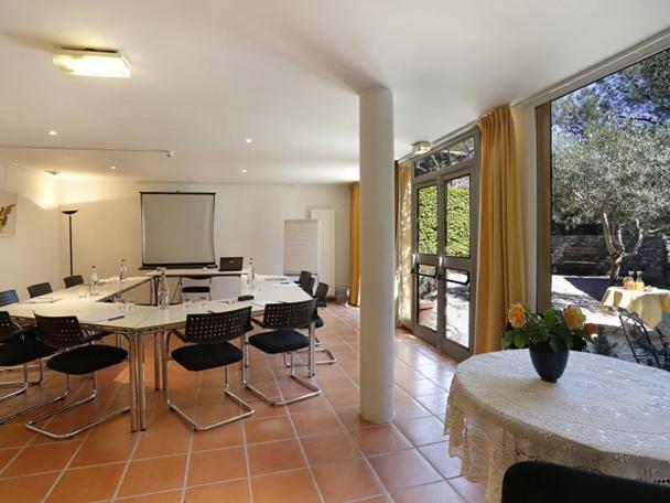Hotel La Palombe Octon Esterno foto